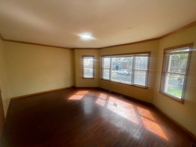 724 W 50TH Place