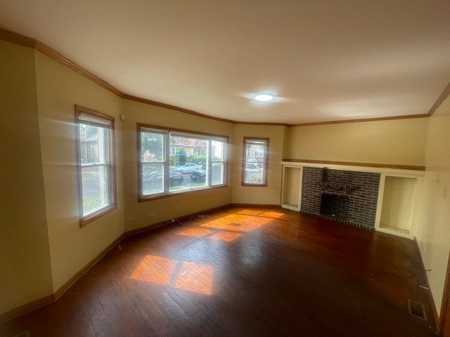 724 W 50TH Place