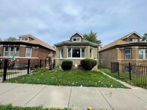 Photo of 724 W 50TH Place, Chicago, IL 60609 (MLS # 12760618)