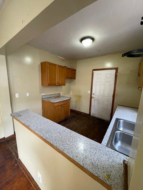 724 W 50TH Place