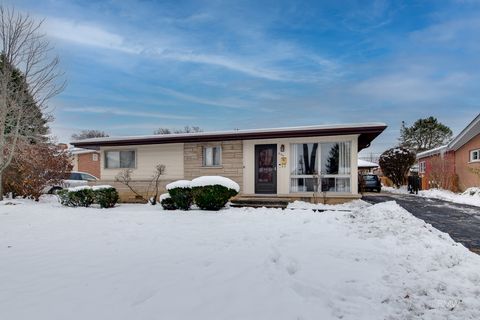 Tiny photo for 305 E Normandy Drive, Addison, IL 60101 (MLS # 12529521)