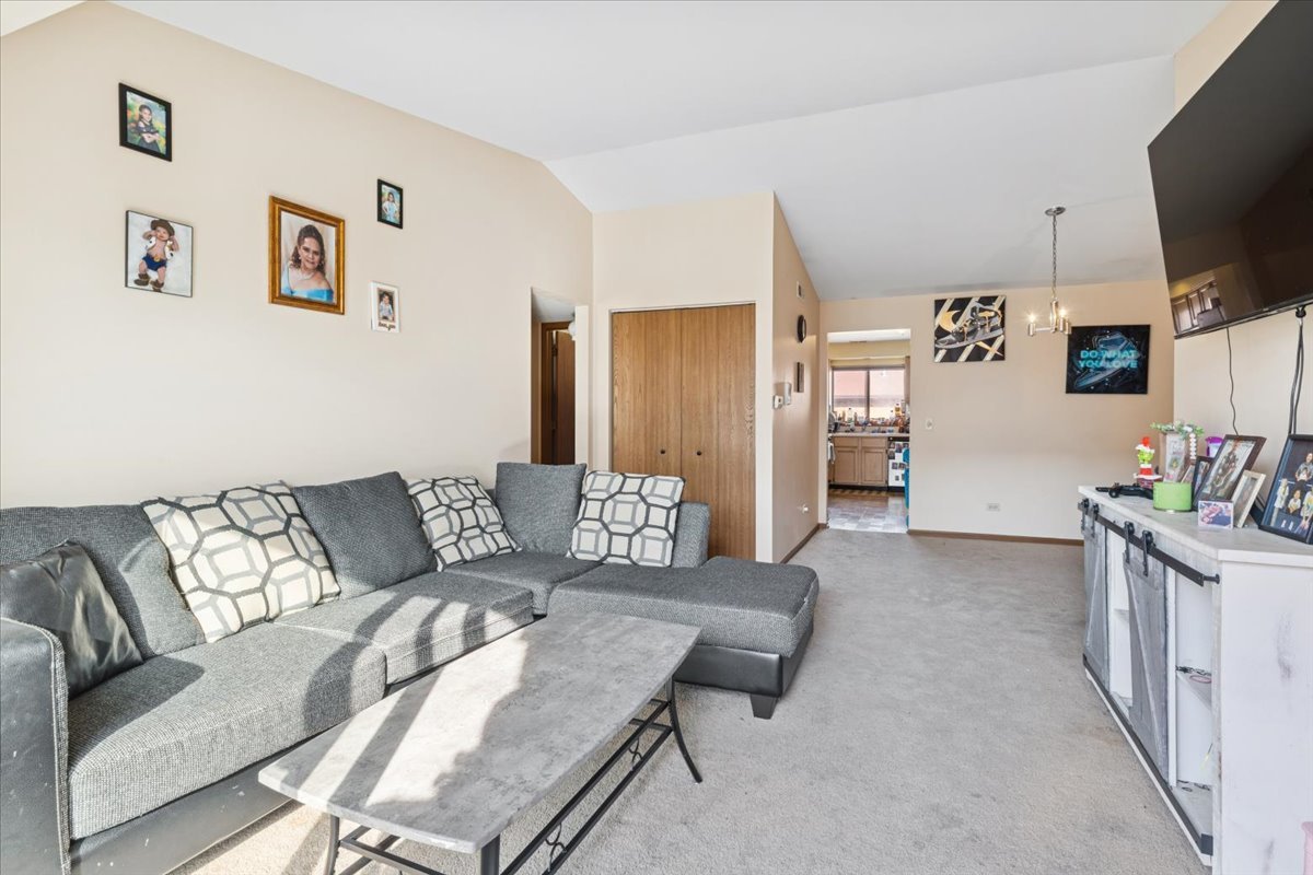 8426 W Catalpa Avenue 403