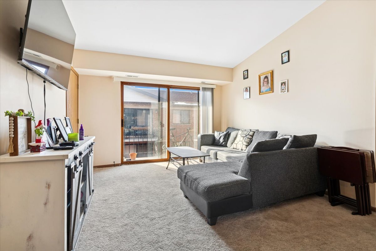 8426 W Catalpa Avenue 403