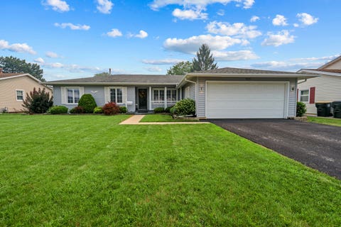 Photo of 575 Gateshead N Avenue, Elk Grove Village, IL 60007 (MLS # 12712129)