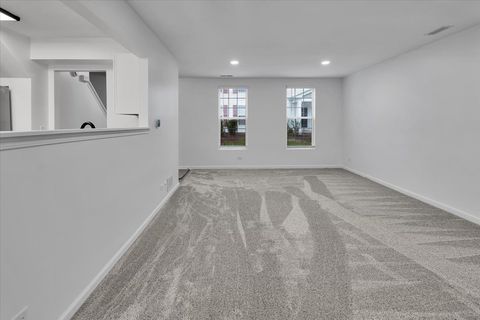 Tiny photo for 984 Four Seasons Boulevard, Aurora, IL 60504 (MLS # 12631989)