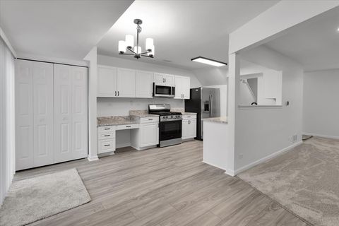Tiny photo for 984 Four Seasons Boulevard, Aurora, IL 60504 (MLS # 12631989)