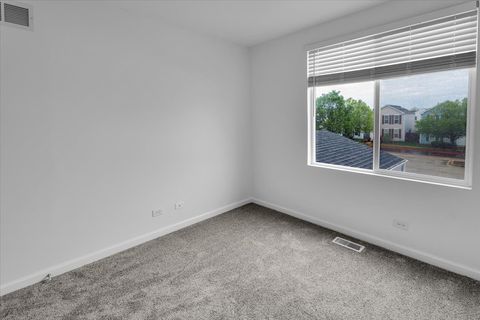 Tiny photo for 984 Four Seasons Boulevard, Aurora, IL 60504 (MLS # 12631989)