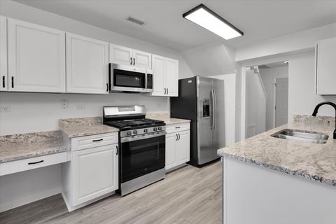 Tiny photo for 984 Four Seasons Boulevard, Aurora, IL 60504 (MLS # 12631989)