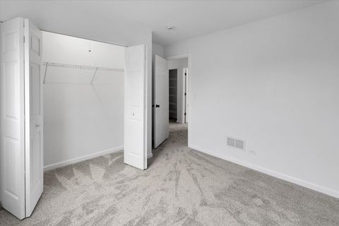Tiny photo for 984 Four Seasons Boulevard, Aurora, IL 60504 (MLS # 12631989)