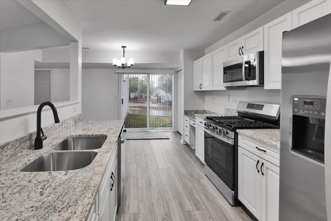 Tiny photo for 984 Four Seasons Boulevard, Aurora, IL 60504 (MLS # 12631989)