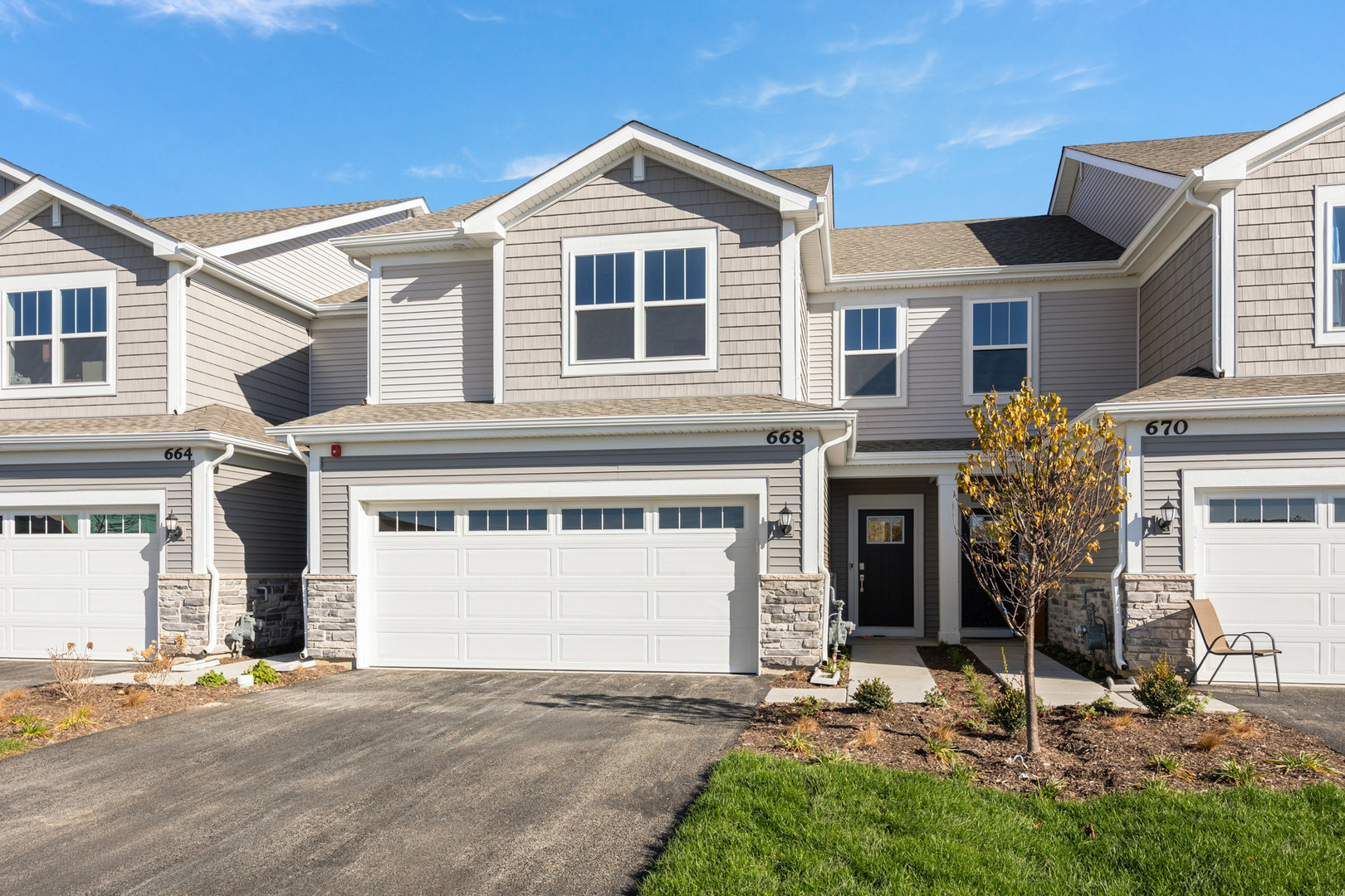 Crystal Lake, Illinois 60012, United States, 3 Bedrooms Bedrooms, ,3 BathroomsBathrooms,Residential,Active,237647