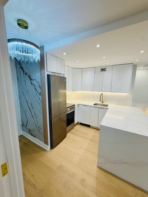100 E Walton Street 36C