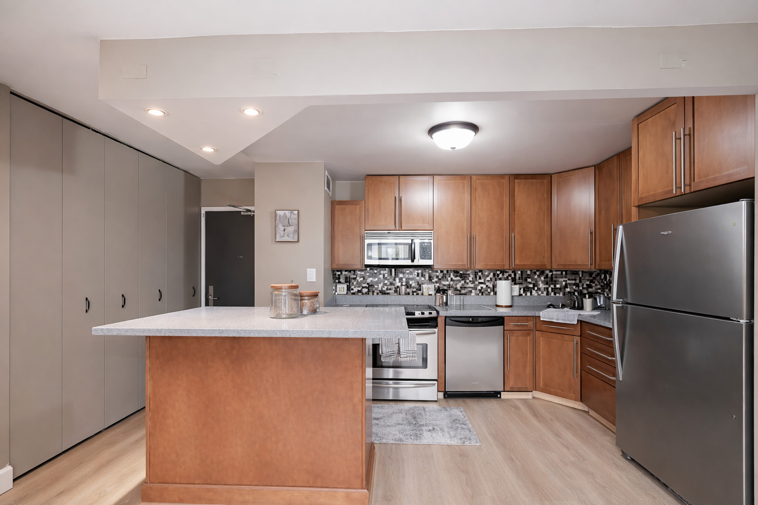 3930 N PINE GROVE Avenue 310