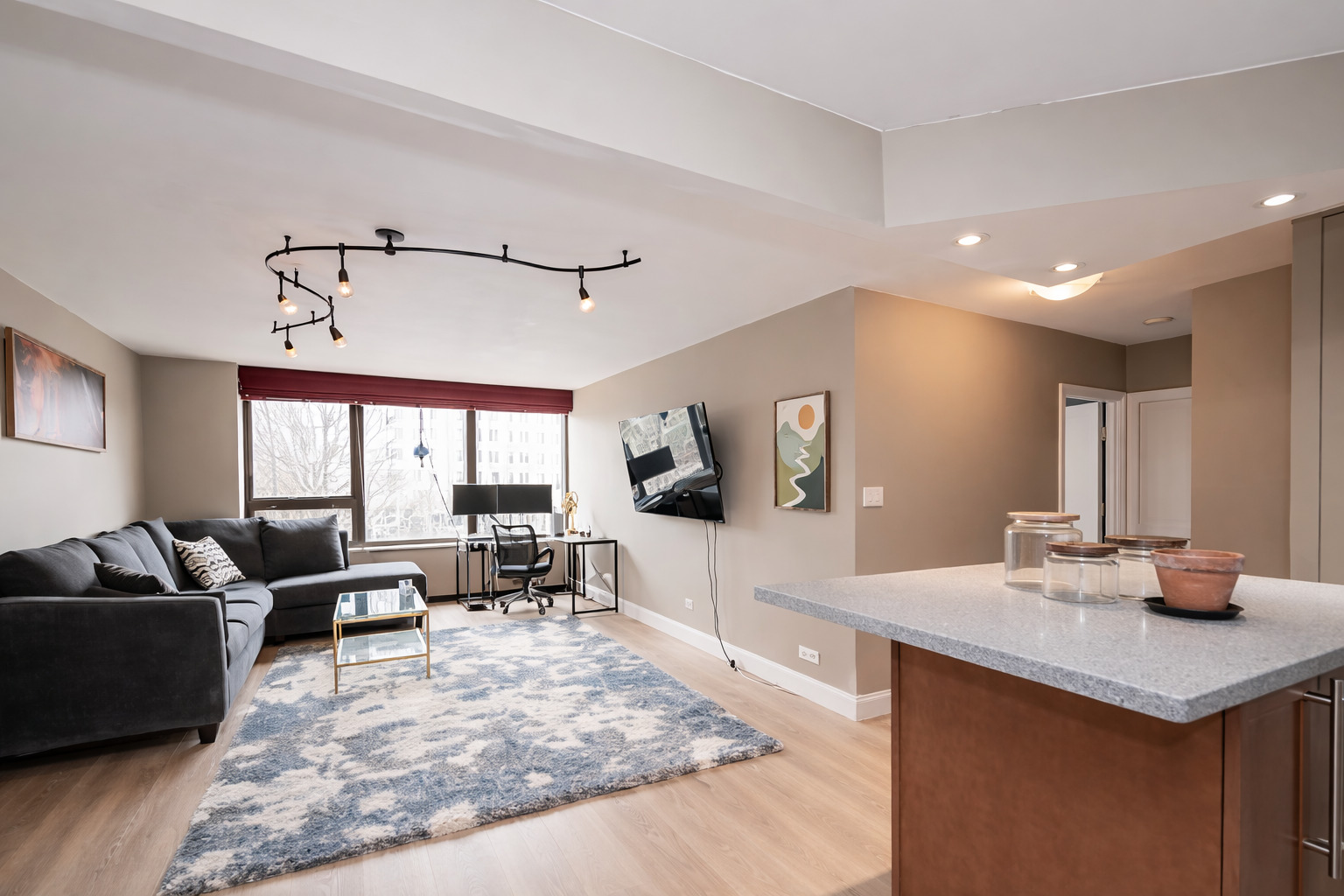 3930 N PINE GROVE Avenue 310