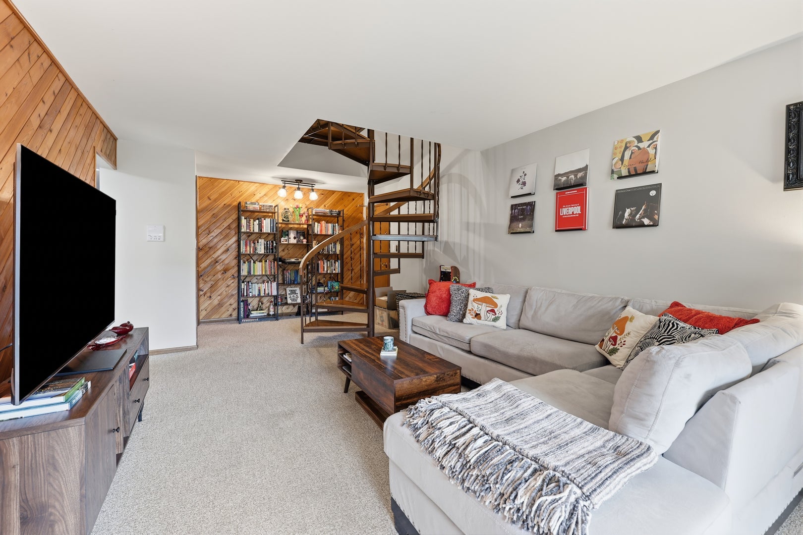 821 Oakton Street 104
