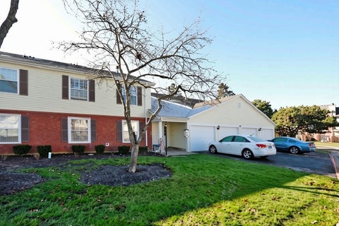 Photo of 675 Greenfield Court #D1, Bartlett, IL 60103 (MLS # 12750051)