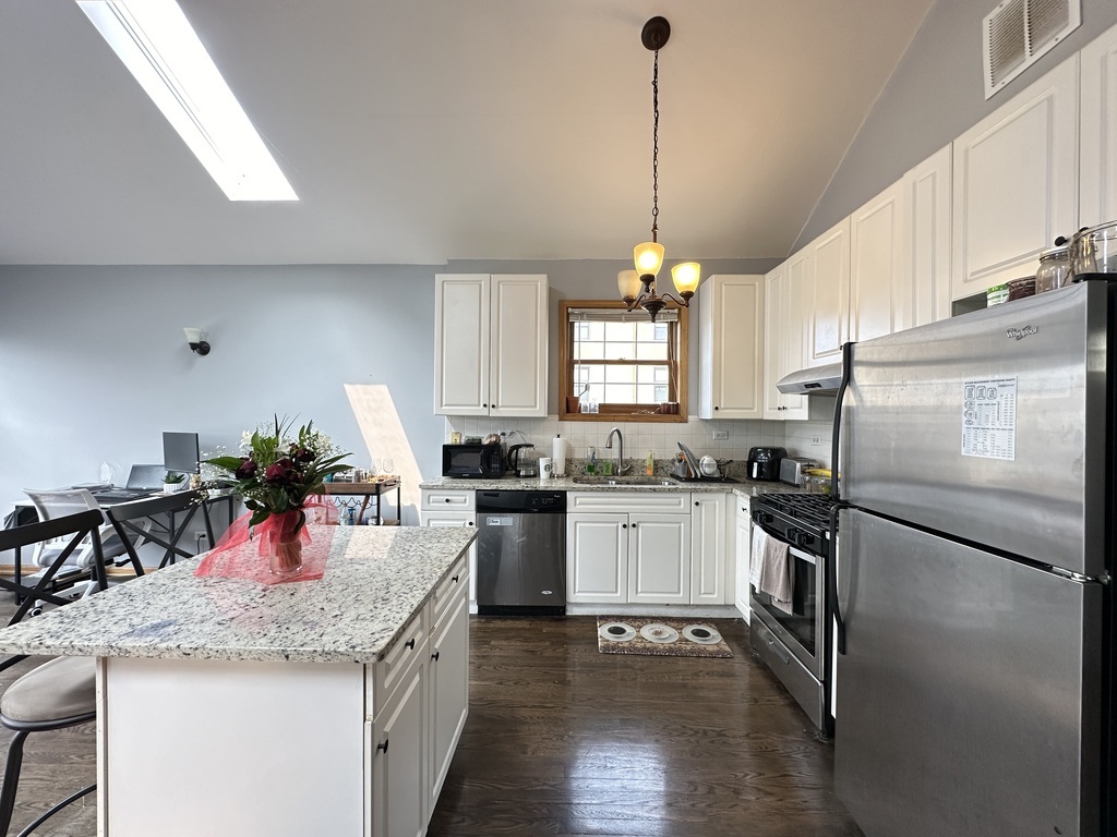1424 W Division Street 4