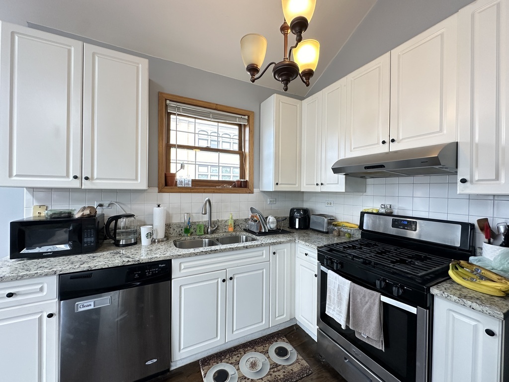 1424 W Division Street 4