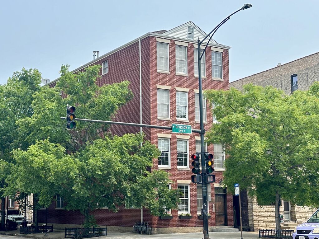 1424 W Division Street 4