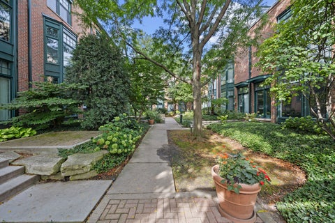 Tiny photo for 101 N Euclid Avenue #26, Oak Park, IL 60301 (MLS # 12769331)