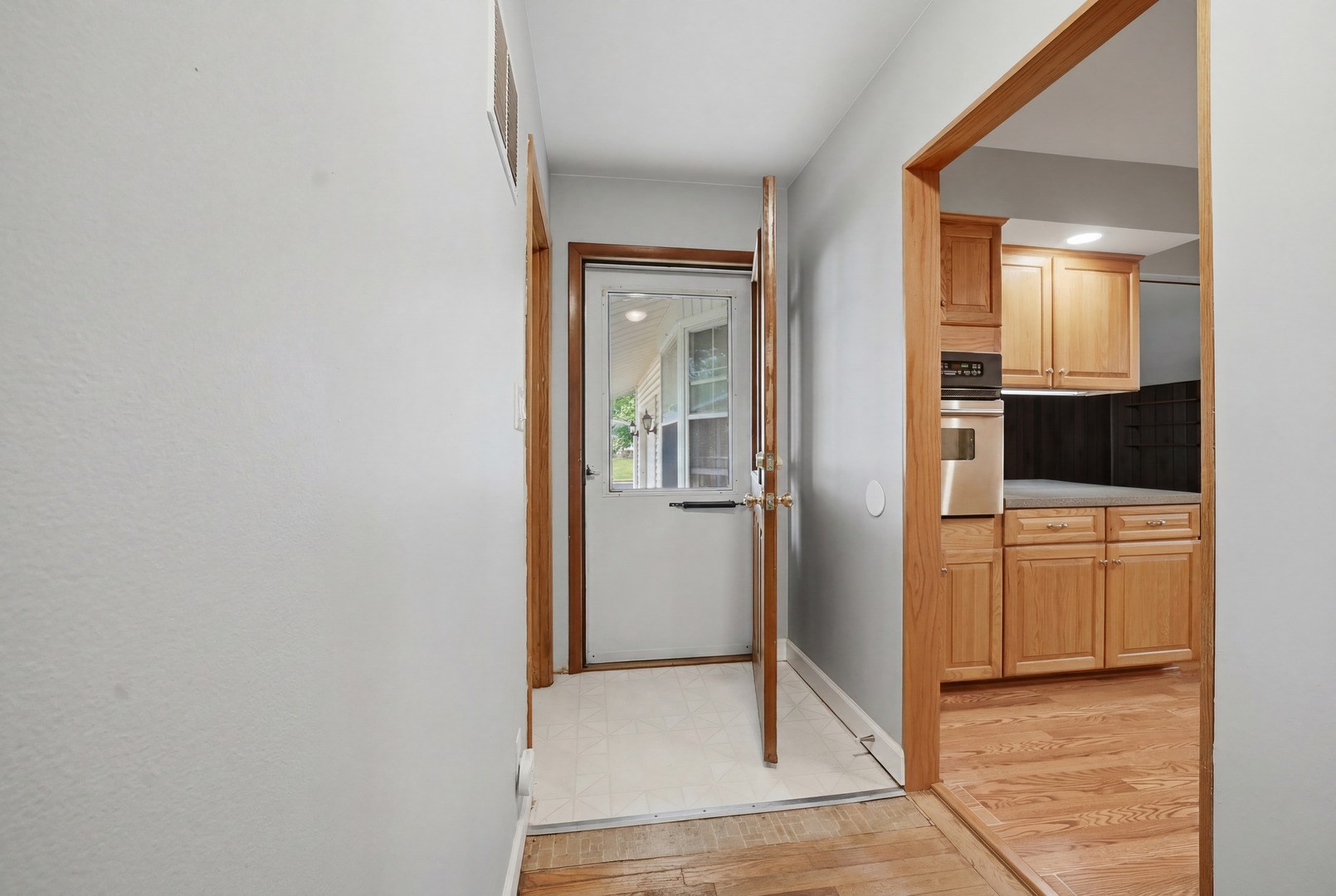 323 E Dresser Road