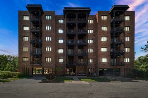Photo of 9395 Landings Lane #303, Des Plaines, IL 60016 (MLS # 12651353)