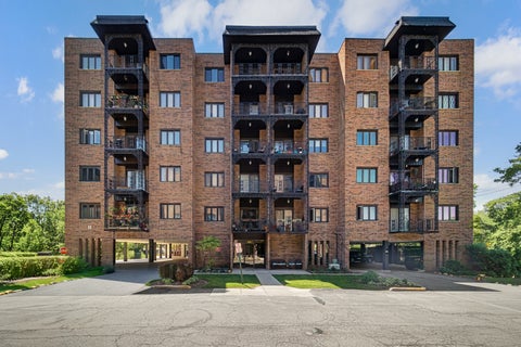 Tiny photo for 9395 Landings Lane #303, Des Plaines, IL 60016 (MLS # 12651353)