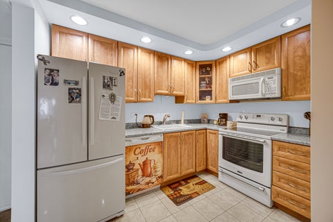 Tiny photo for 9395 Landings Lane #303, Des Plaines, IL 60016 (MLS # 12651353)