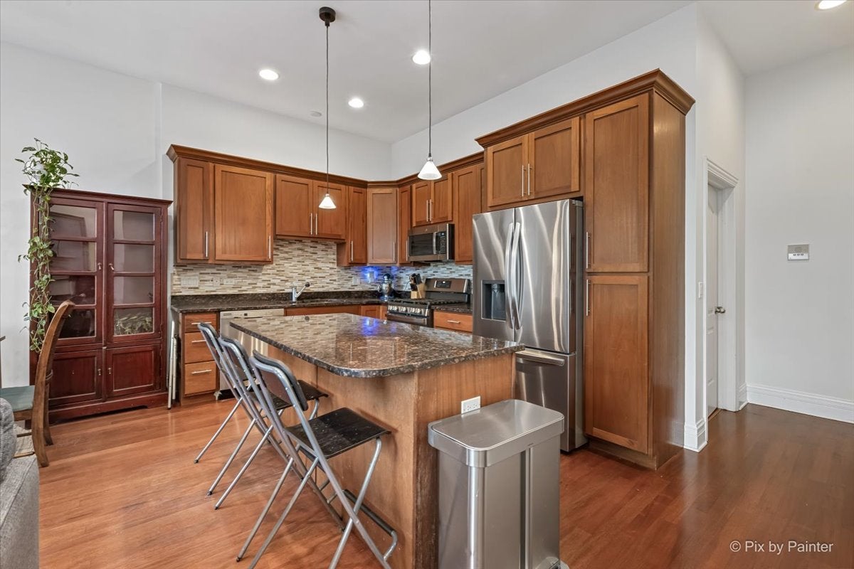 3418 W Foster Avenue 202