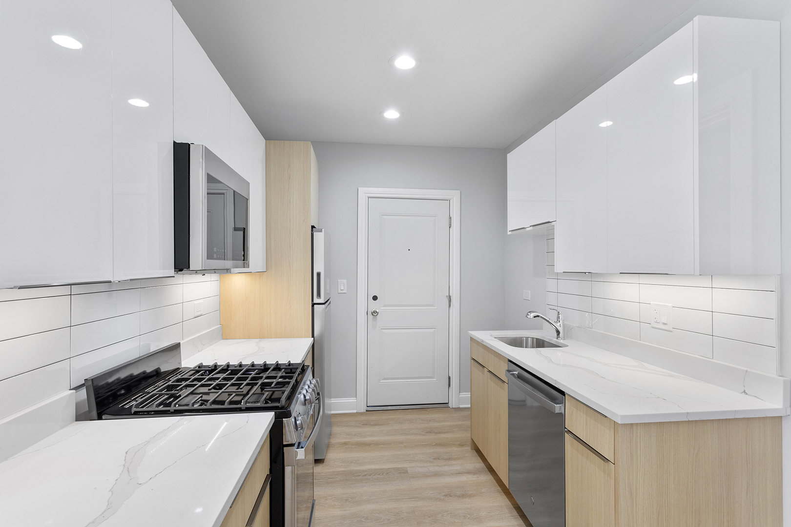 1633 W Chase Avenue 1K