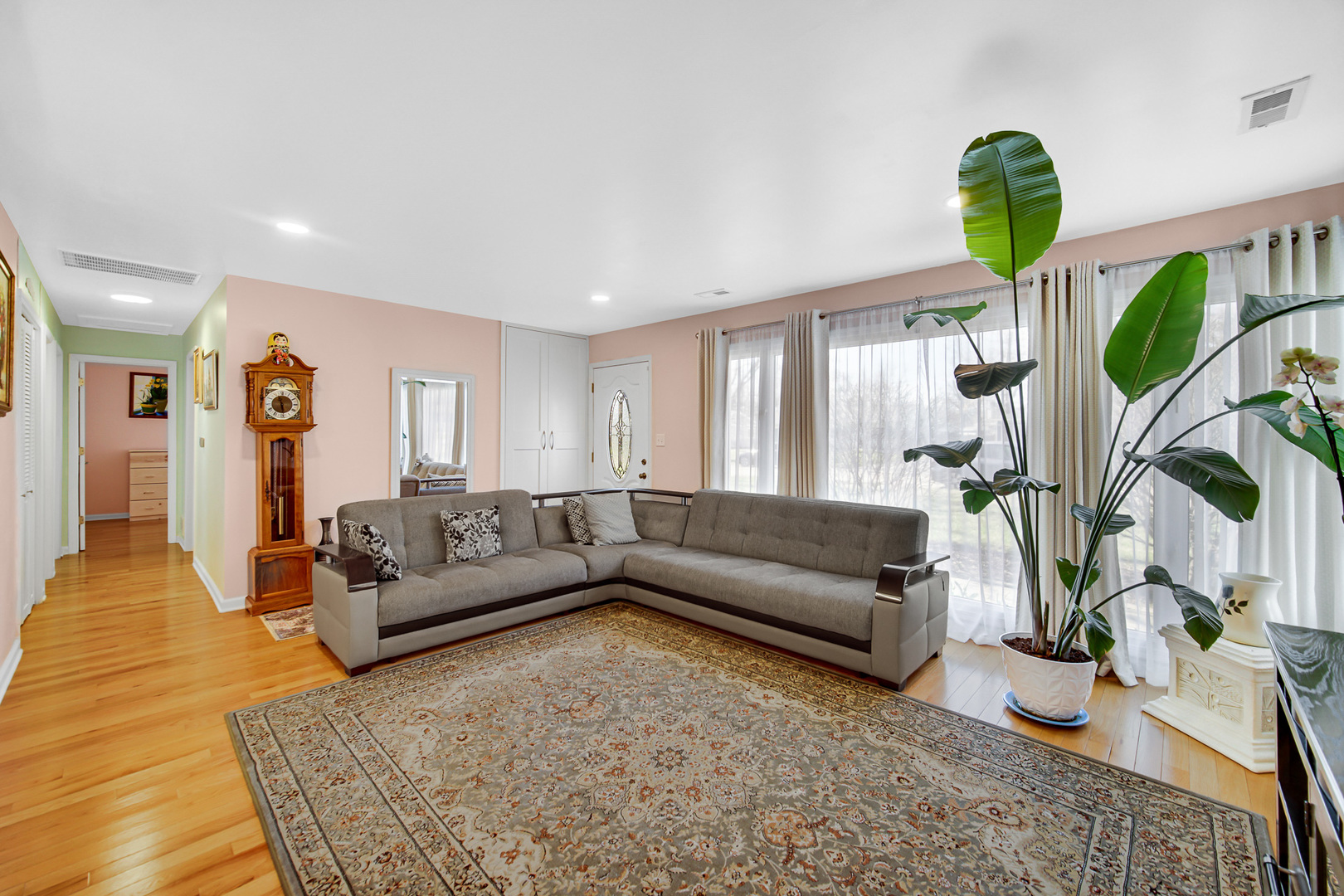 327 N Pershing Avenue