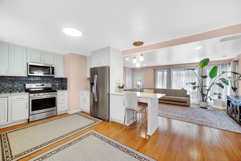Tiny photo for 327 N Pershing Avenue, Mundelein, IL 60060 (MLS # 12611704)