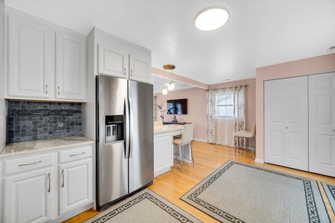Tiny photo for 327 N Pershing Avenue, Mundelein, IL 60060 (MLS # 12611704)