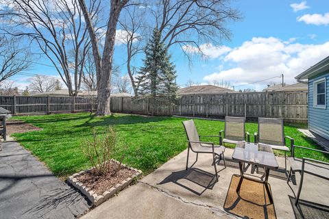 Tiny photo for 327 N Pershing Avenue, Mundelein, IL 60060 (MLS # 12611704)