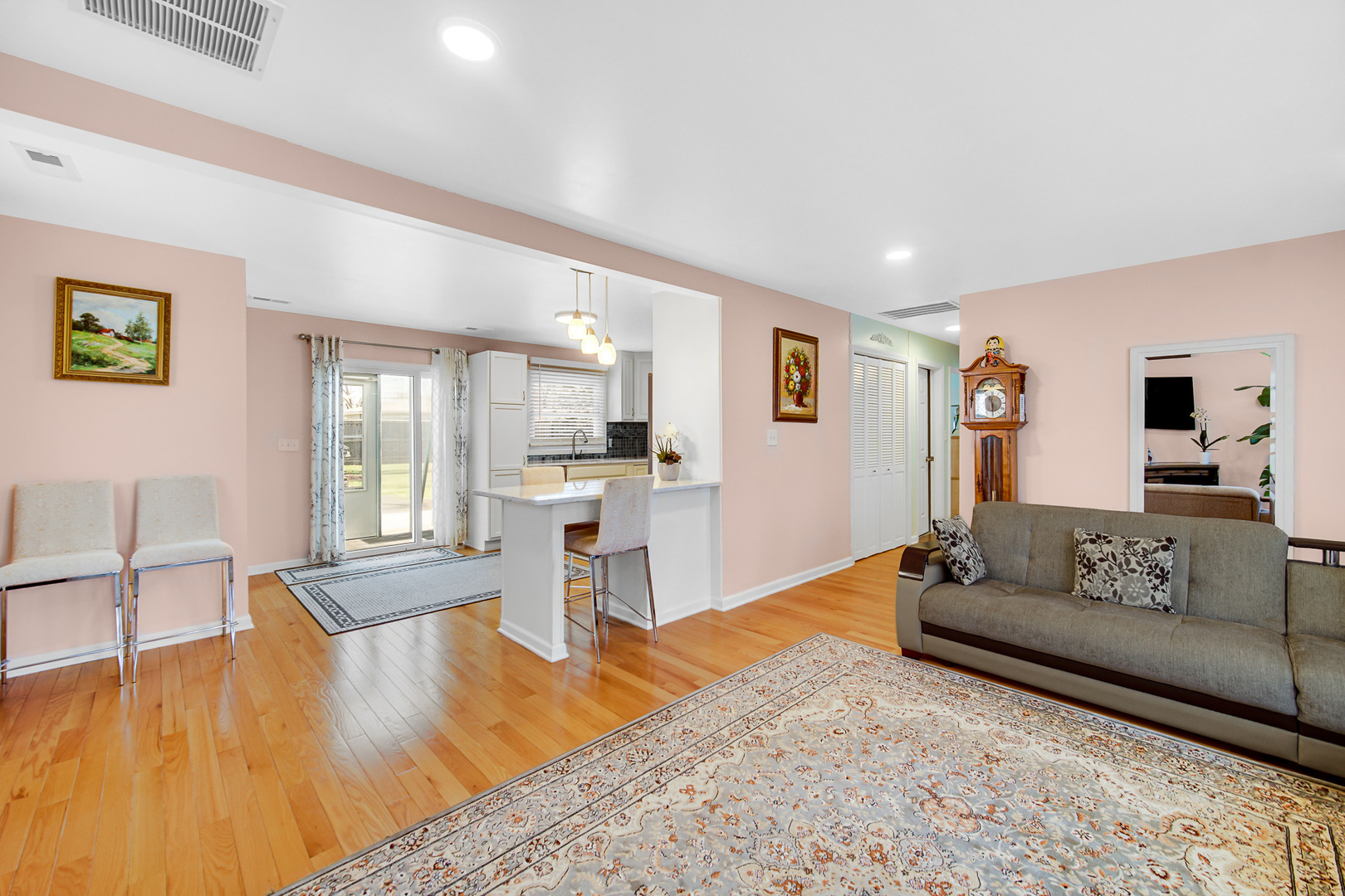 327 N Pershing Avenue