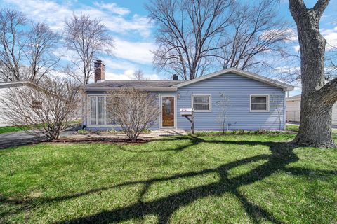 Tiny photo for 327 N Pershing Avenue, Mundelein, IL 60060 (MLS # 12611704)