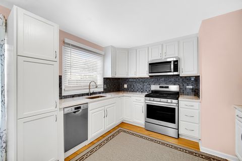Tiny photo for 327 N Pershing Avenue, Mundelein, IL 60060 (MLS # 12611704)