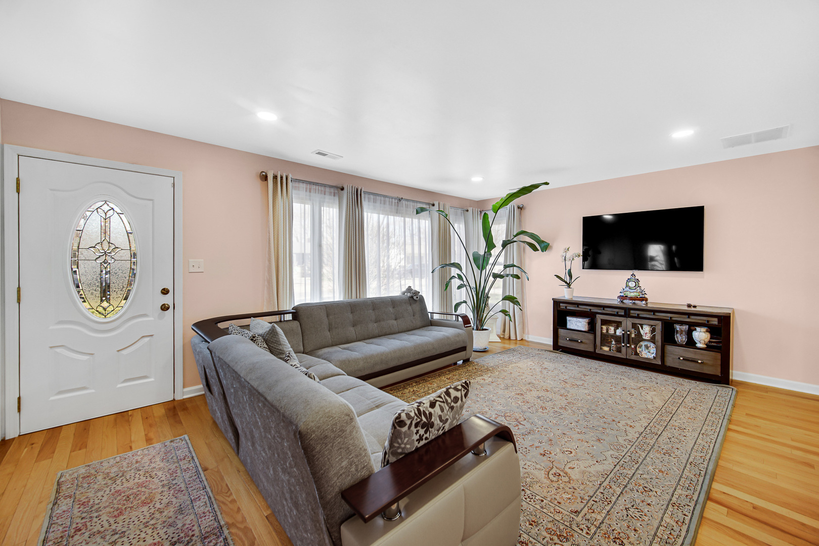 327 N Pershing Avenue