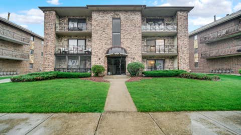 Tiny photo for 16724 Paxton Avenue #2N, Tinley Park, IL 60477 (MLS # 12737685)