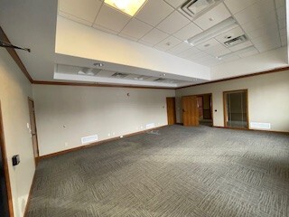 121 W Lincoln Highway