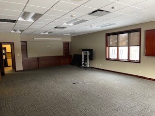 121 W Lincoln Highway