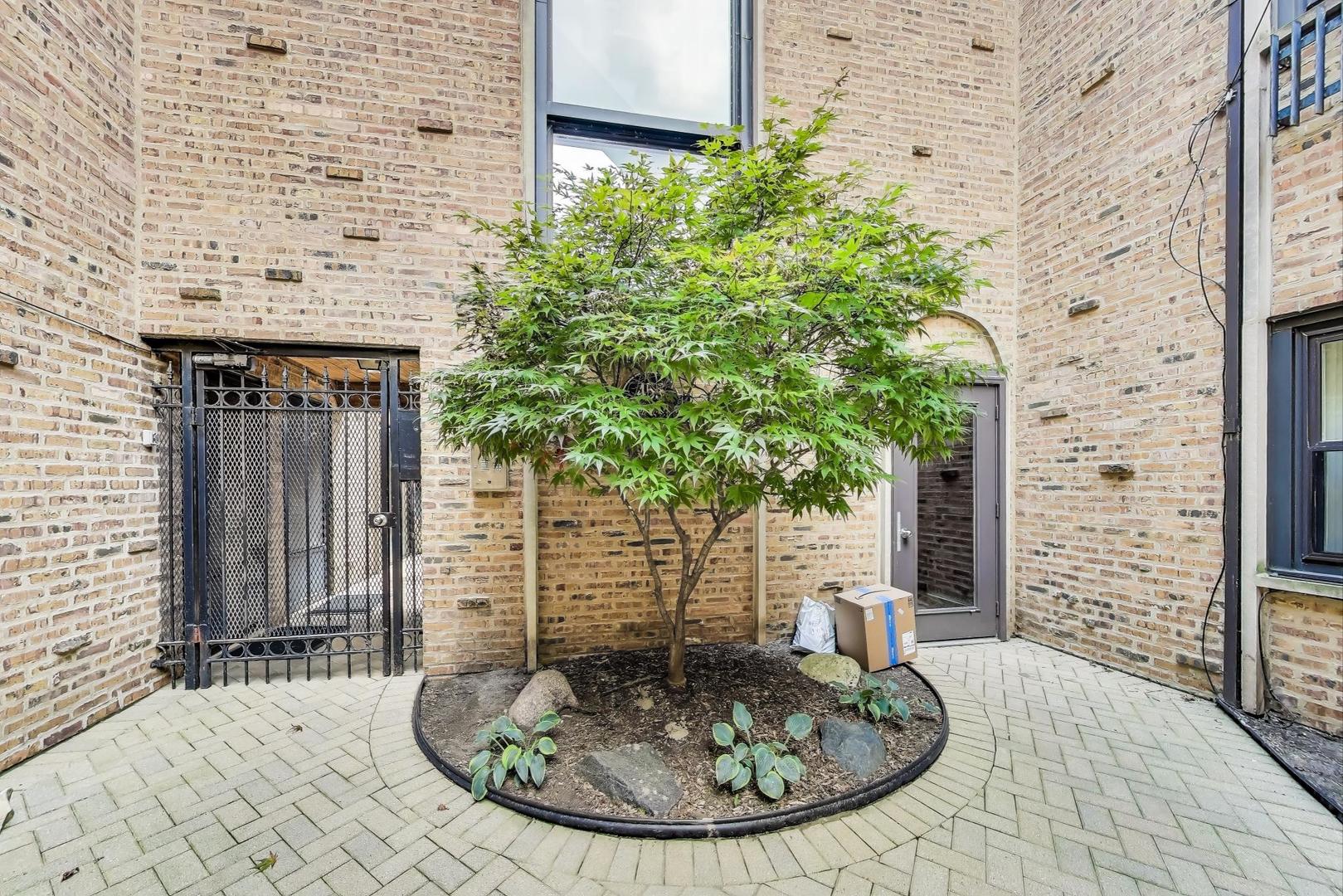455 W GRANT Place 6