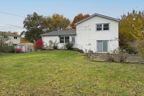 Tiny photo for 1703 N Burning Bush Lane, Mount Prospect, IL 60056 (MLS # 12542349)