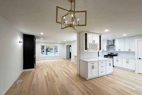 Tiny photo for 1703 N Burning Bush Lane, Mount Prospect, IL 60056 (MLS # 12542349)