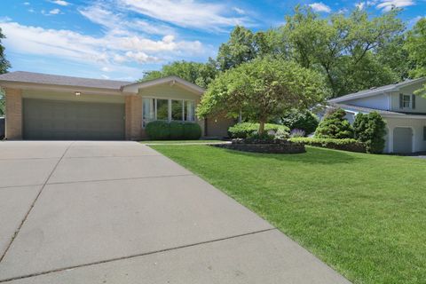 Tiny photo for 2313 Carriage Lane, Lindenhurst, IL 60046 (MLS # 12668099)