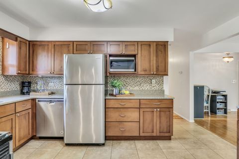 Tiny photo for 2313 Carriage Lane, Lindenhurst, IL 60046 (MLS # 12668099)