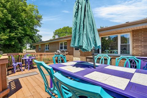 Tiny photo for 2313 Carriage Lane, Lindenhurst, IL 60046 (MLS # 12668099)