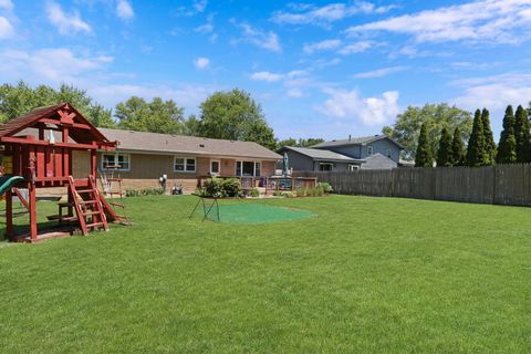 Tiny photo for 2313 Carriage Lane, Lindenhurst, IL 60046 (MLS # 12668099)