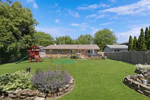 Tiny photo for 2313 Carriage Lane, Lindenhurst, IL 60046 (MLS # 12668099)