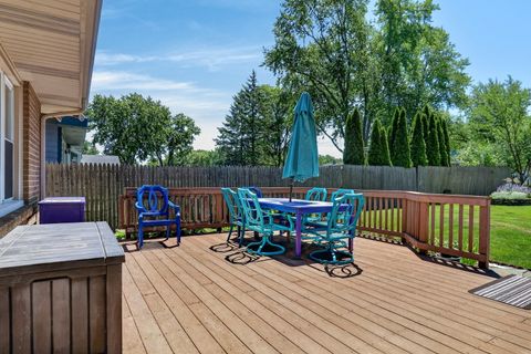 Tiny photo for 2313 Carriage Lane, Lindenhurst, IL 60046 (MLS # 12668099)